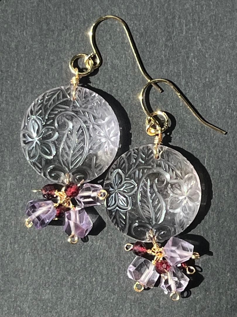 ＊14kgf ピンクアメジスト プルメリアリーフカービング ピアス