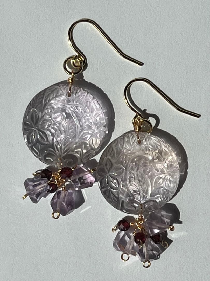 ＊14kgf ピンクアメジスト プルメリアリーフカービング ピアス