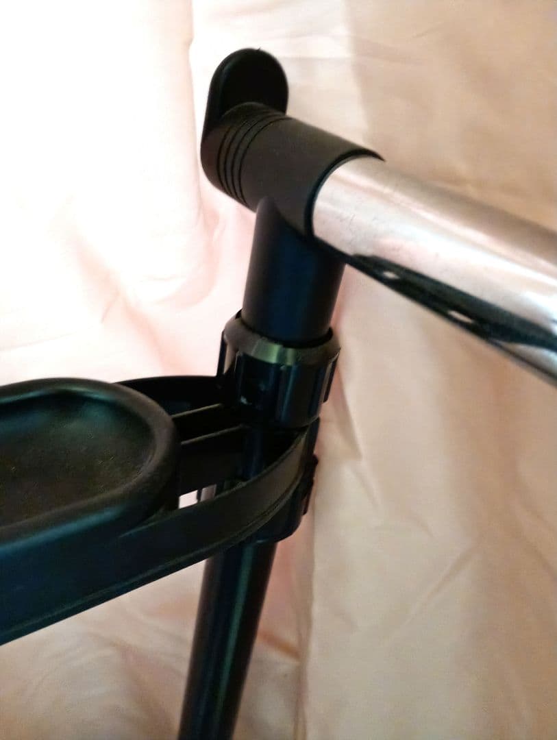 キャスター付きハンガーラック　2本掛け　完成品　金属製丈夫ブラック