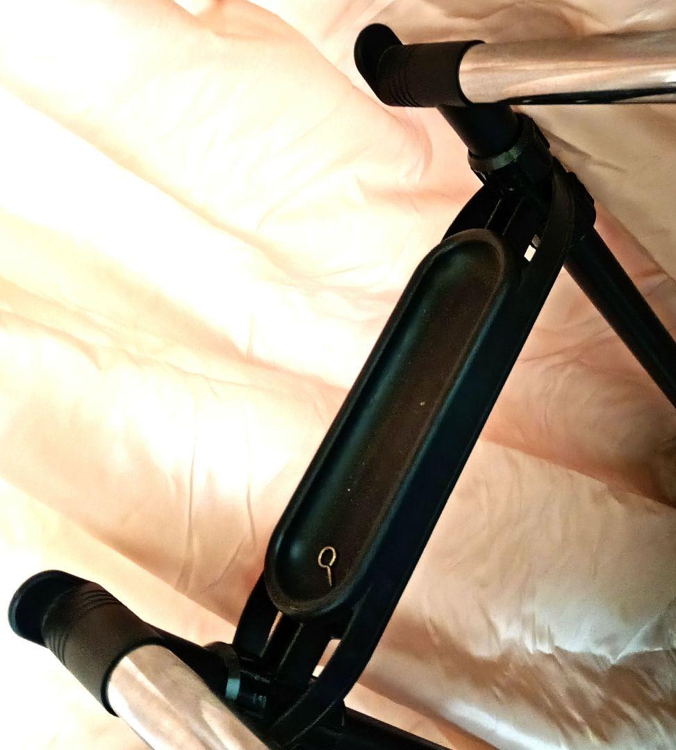 キャスター付きハンガーラック　2本掛け　完成品　金属製丈夫ブラック