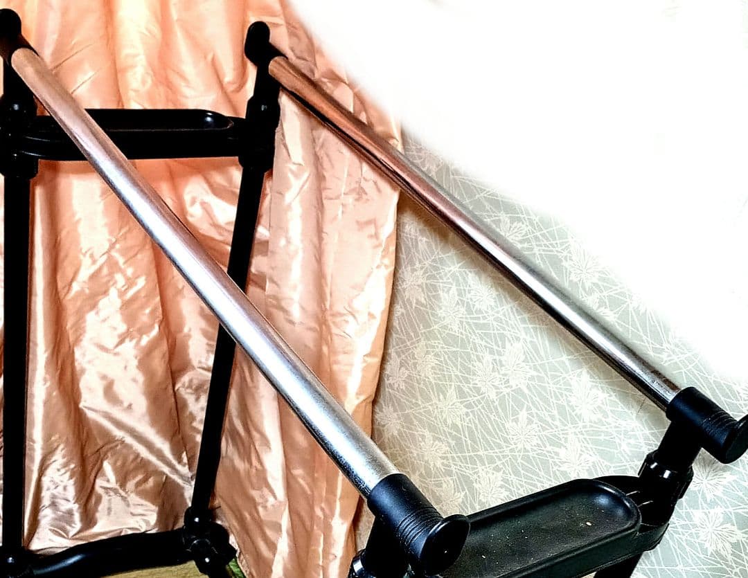 キャスター付きハンガーラック　2本掛け　完成品　金属製丈夫ブラック