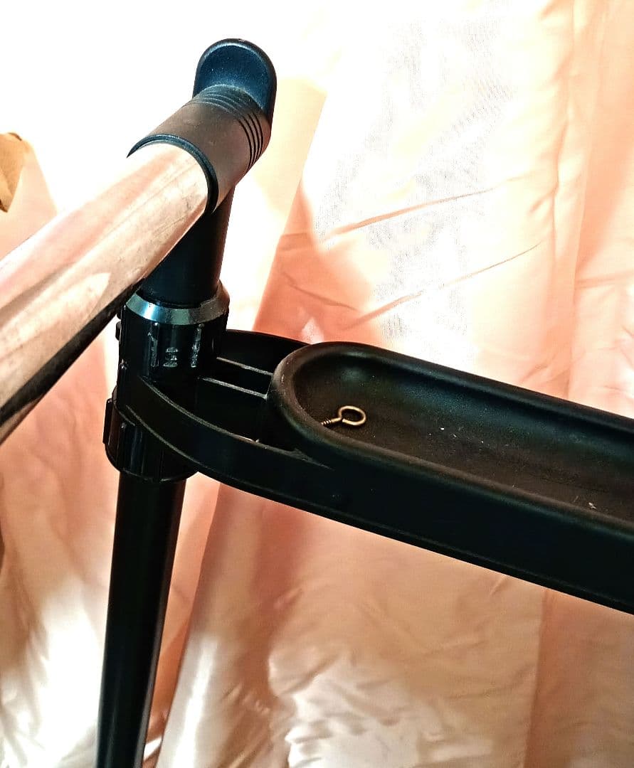 キャスター付きハンガーラック　2本掛け　完成品　金属製丈夫ブラック