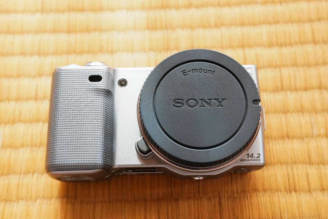 【美品】ソニー　NEX-5　シルバー　デジタルミラーレスカメラ