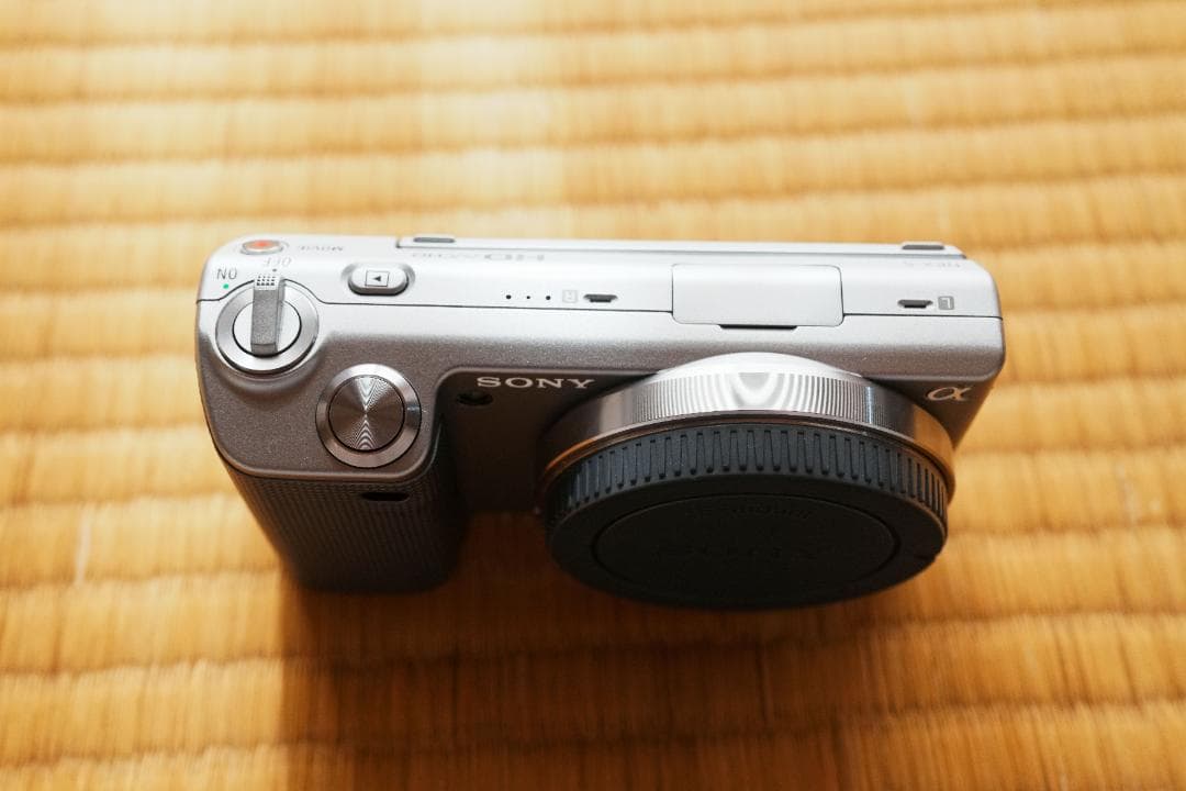 【美品】ソニー　NEX-5　シルバー　デジタルミラーレスカメラ