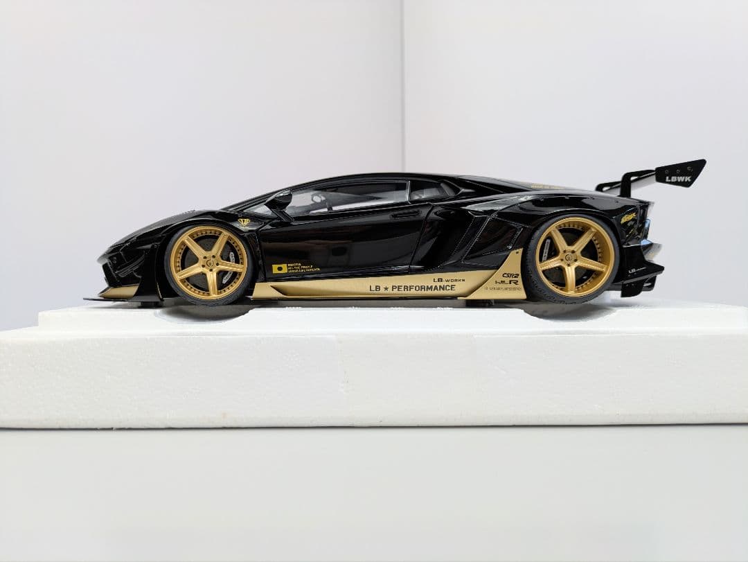 ミニカー 1/18 オートアート ランボルギーニ アヴェンタドール LB-WO