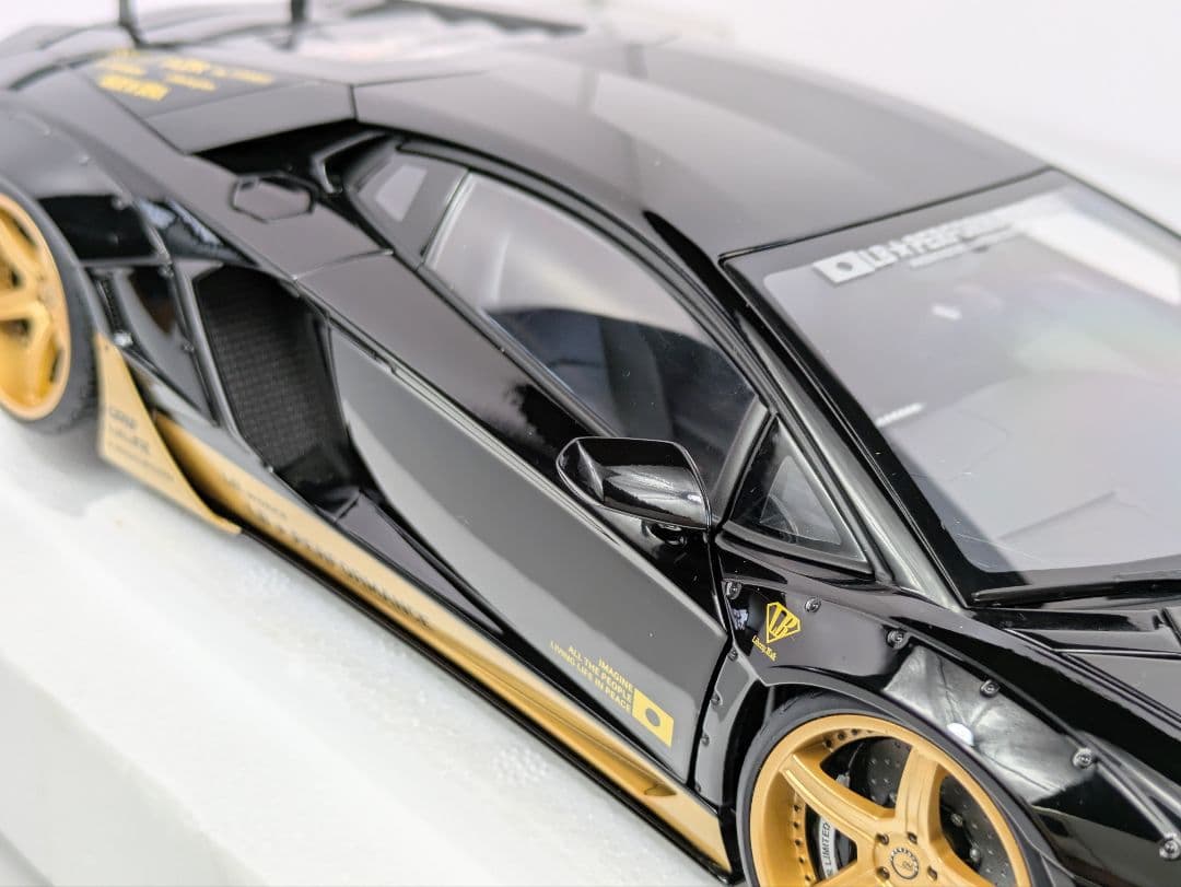 ミニカー 1/18 オートアート ランボルギーニ アヴェンタドール LB-WO