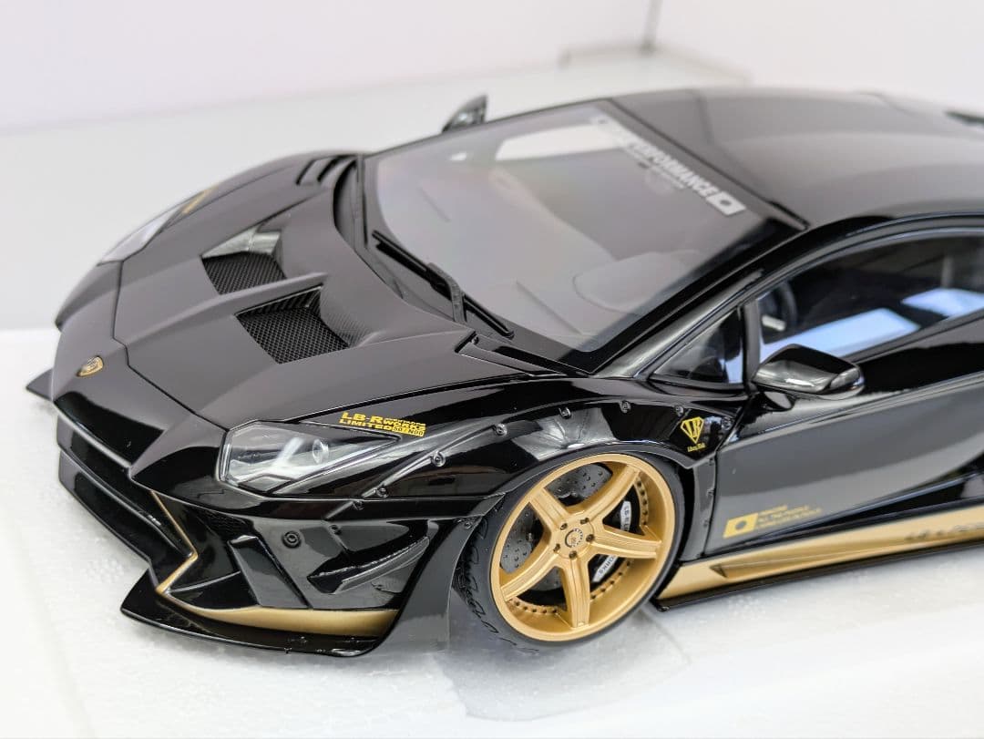 ミニカー 1/18 オートアート ランボルギーニ アヴェンタドール LB-WO