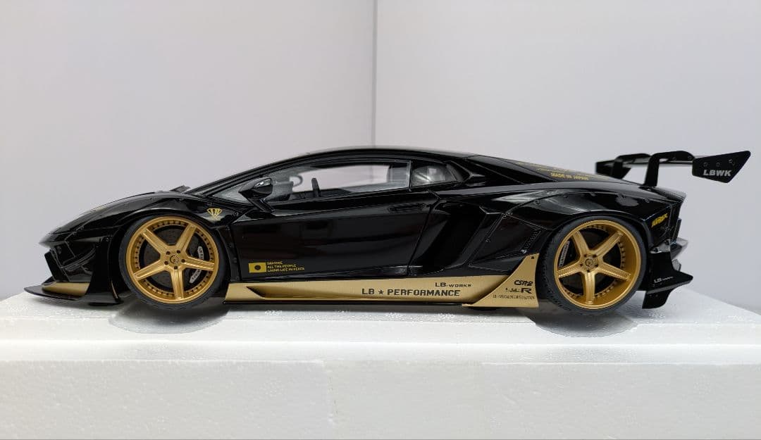 ミニカー 1/18 オートアート ランボルギーニ アヴェンタドール LB-WO