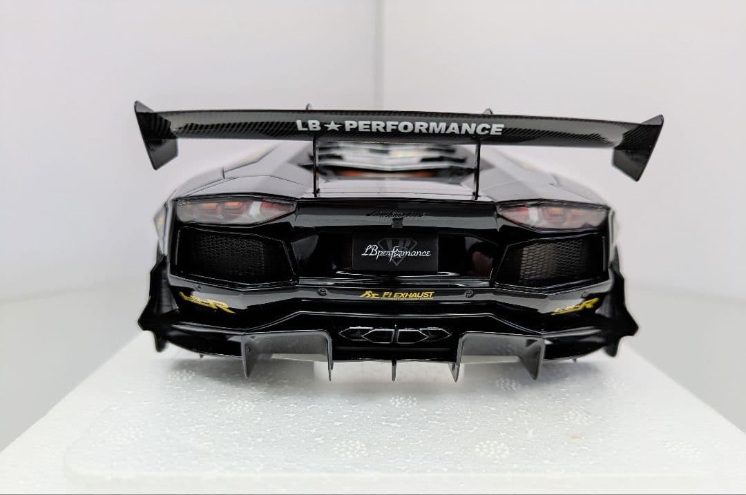 ミニカー 1/18 オートアート ランボルギーニ アヴェンタドール LB-WO
