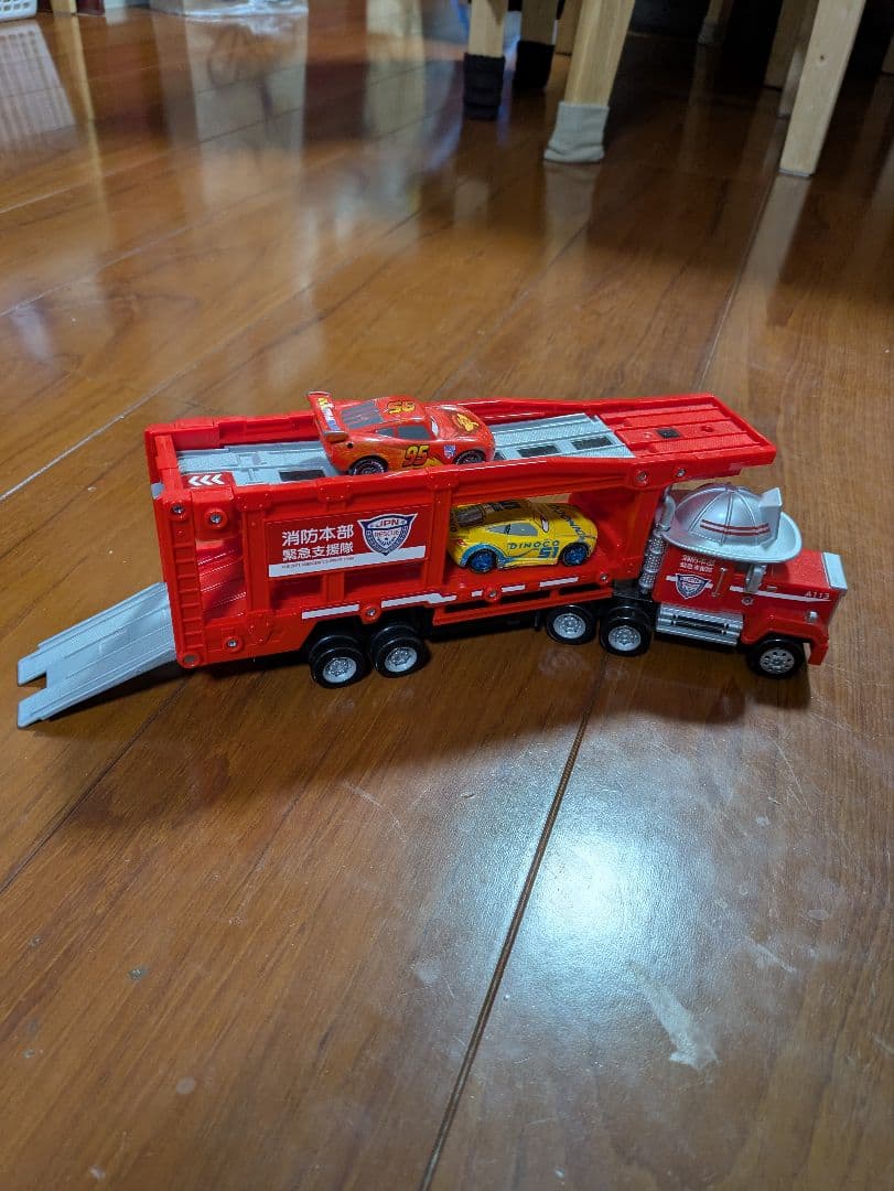 最終値下げです。カーズ ミニカー 約106台セット トレーラー付き