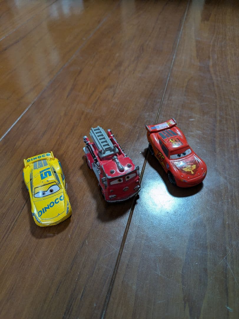 最終値下げです。カーズ ミニカー 約106台セット トレーラー付き