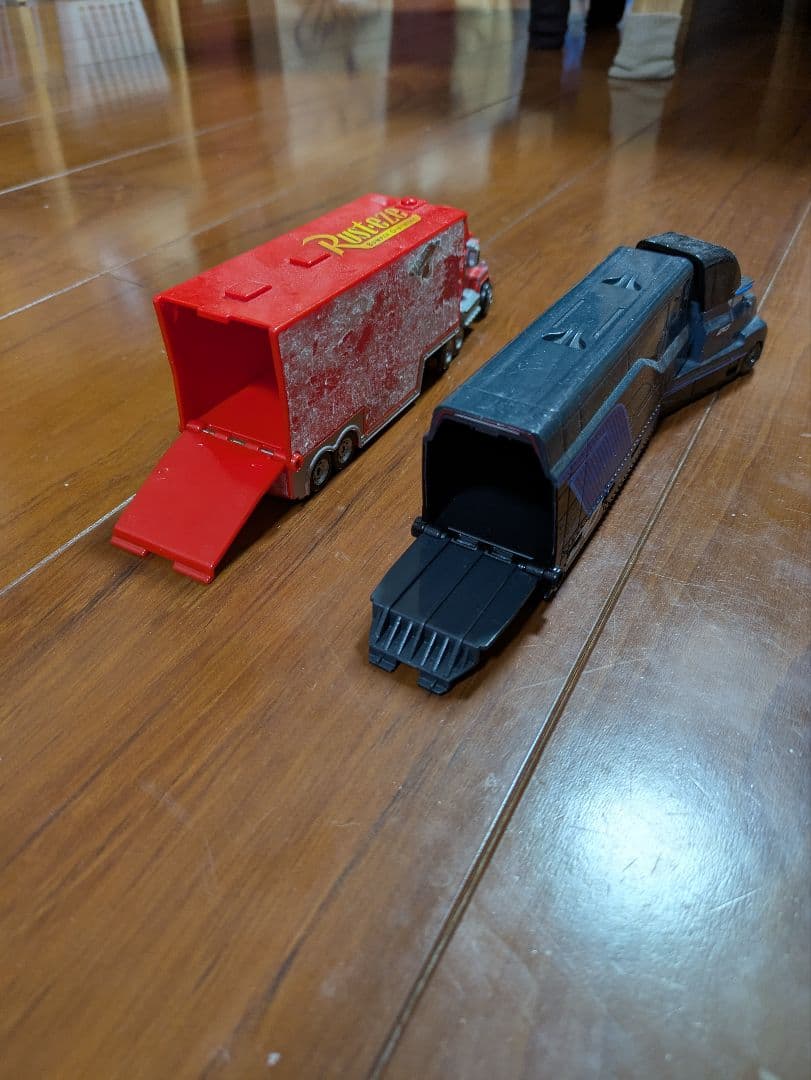 最終値下げです。カーズ ミニカー 約106台セット トレーラー付き