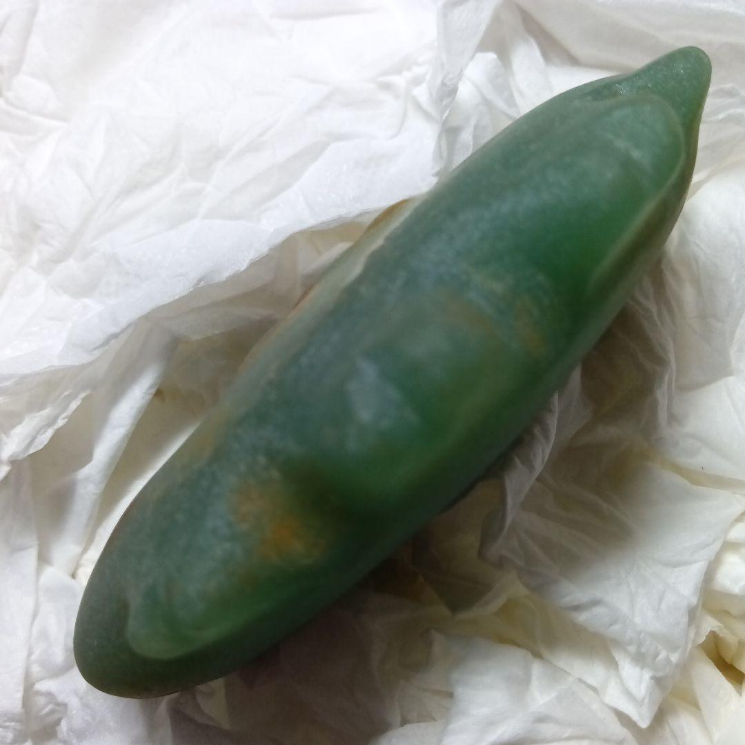 竹田城で御座います。緑色の特大円形子持勾玉　　　勾玉史料　古墳文化副葬品