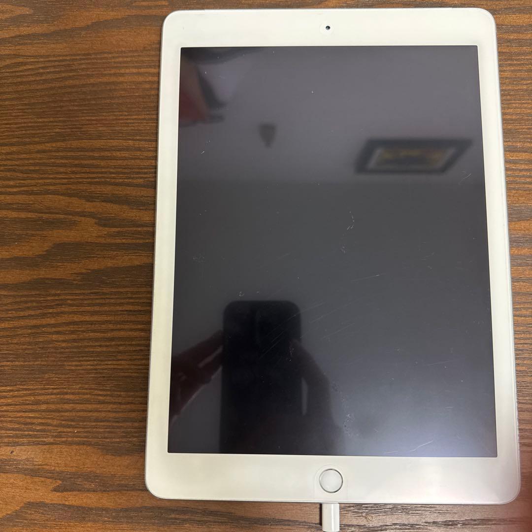 Apple iPad air2 9.7インチ シルバー 本体　32GB