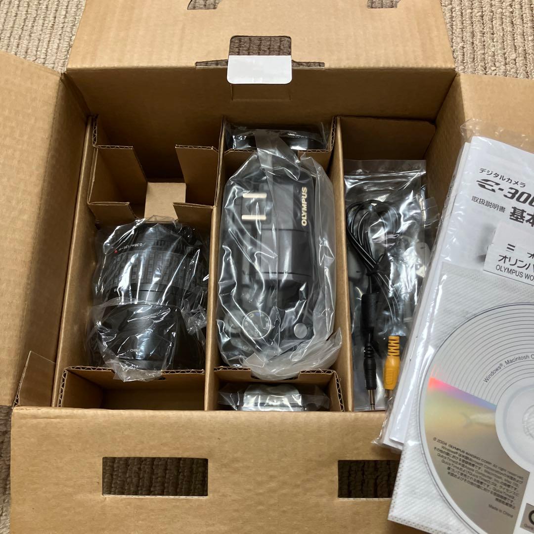 【新品】オリンパス「E-300」レンズセットZD14-45mmF3.5-5.6他