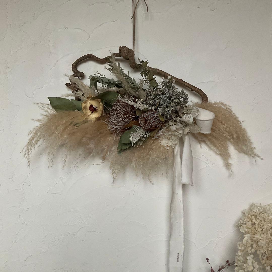 蔓とキングプロテアの横型スワッグ