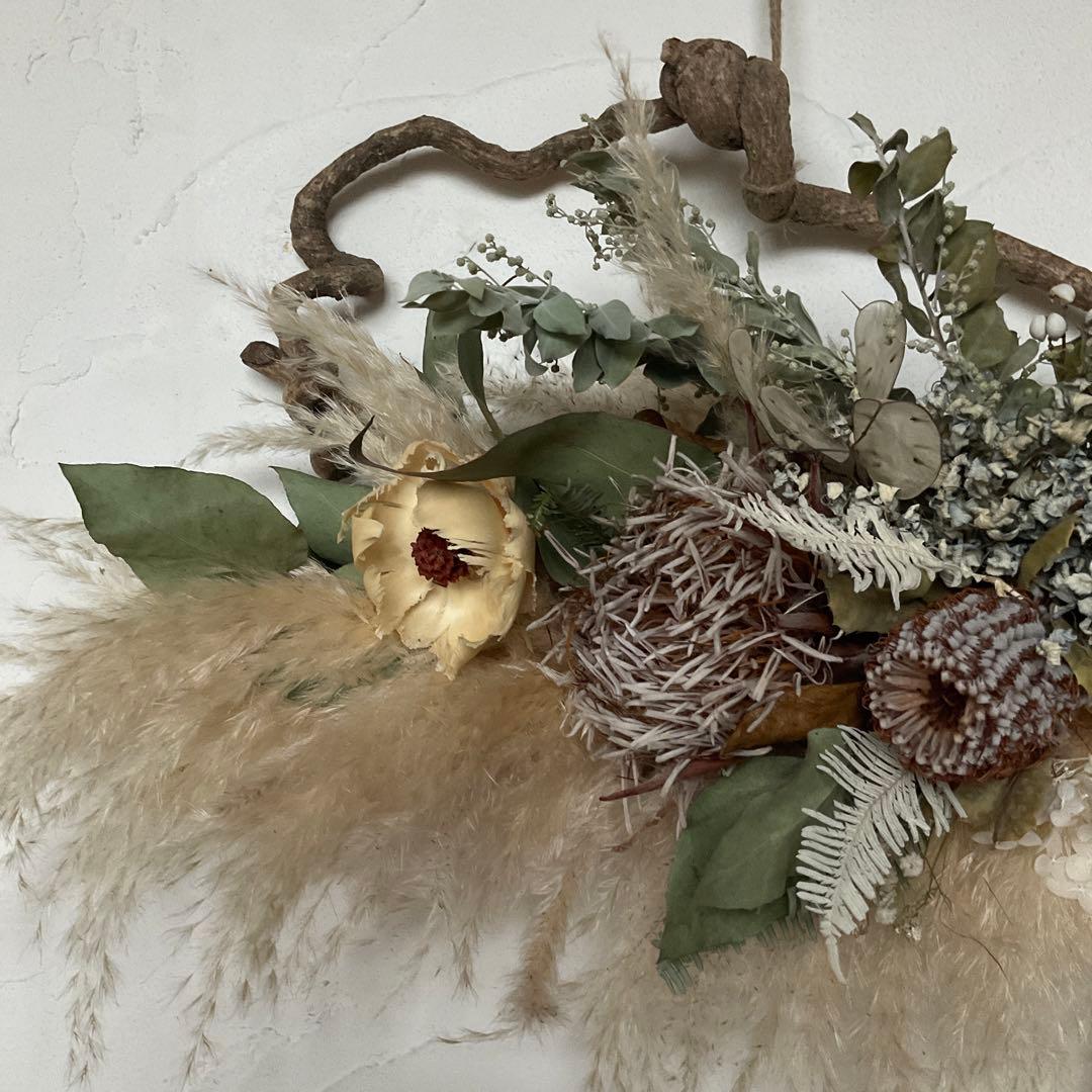 蔓とキングプロテアの横型スワッグ