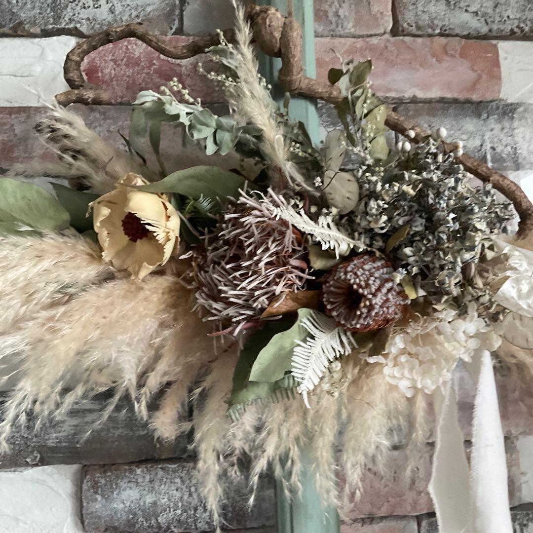 蔓とキングプロテアの横型スワッグ