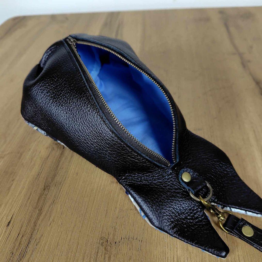 ミナペルホネン/牛革ブラック 猫ポーチカケラパッチ/背面牛革