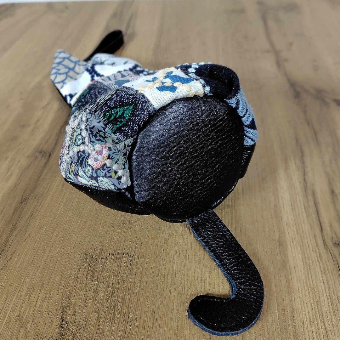 ミナペルホネン/牛革ブラック 猫ポーチカケラパッチ/背面牛革