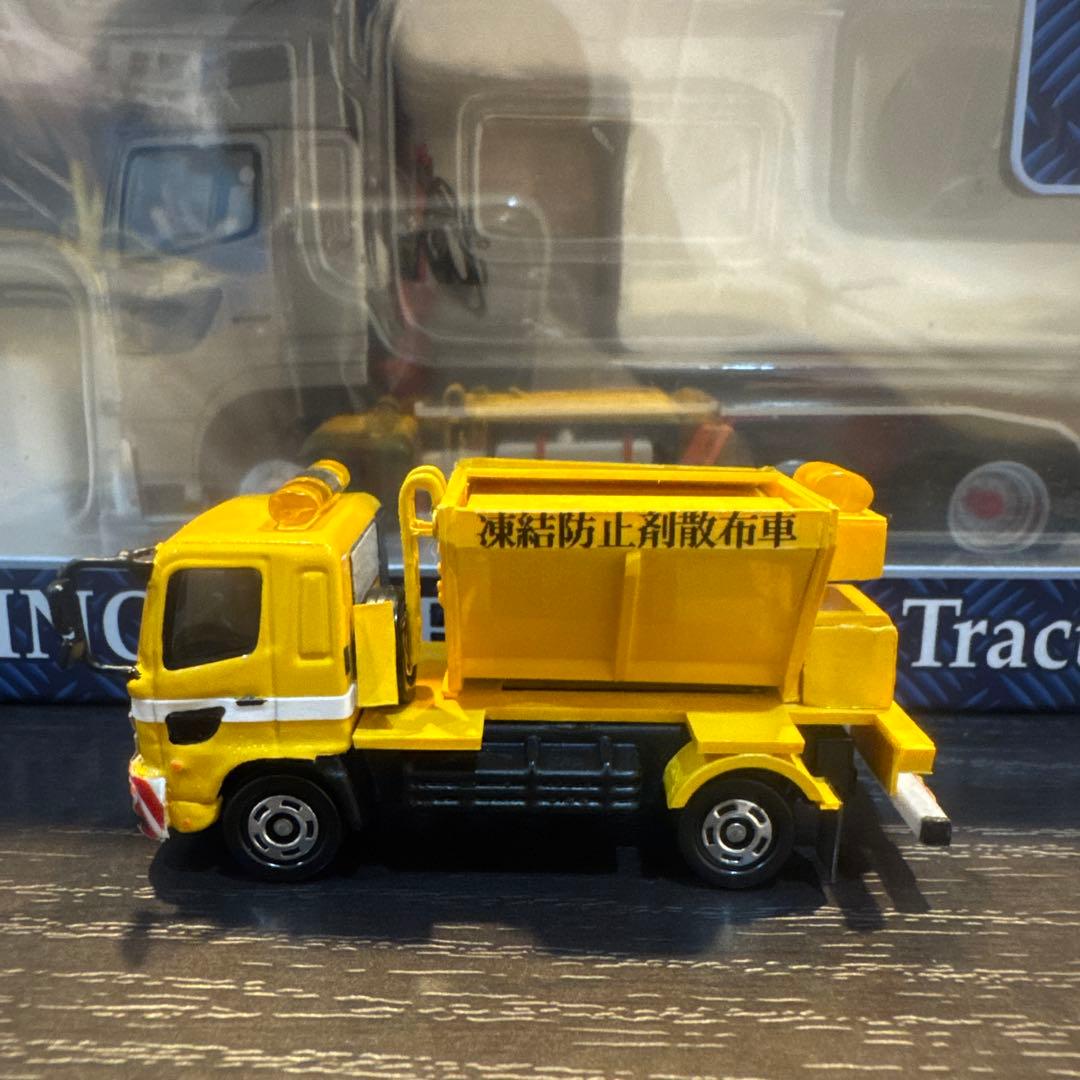 けんさん　散布車