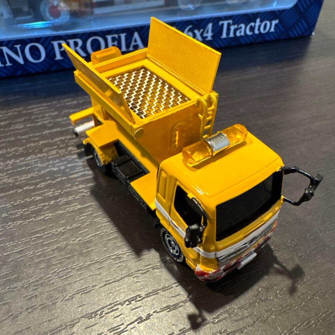 けんさん　散布車