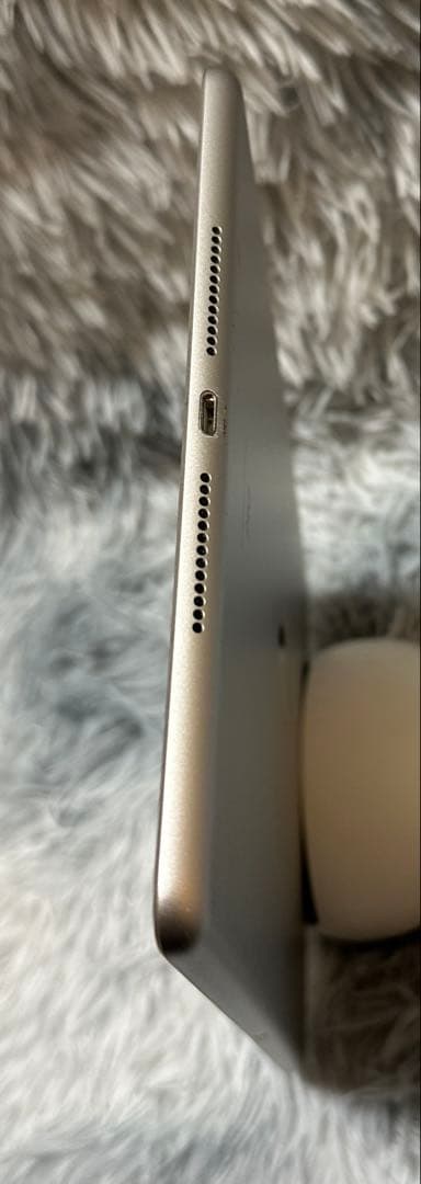 あゆ Apple iPad (第7世代) 32GB シルバー 2019年代