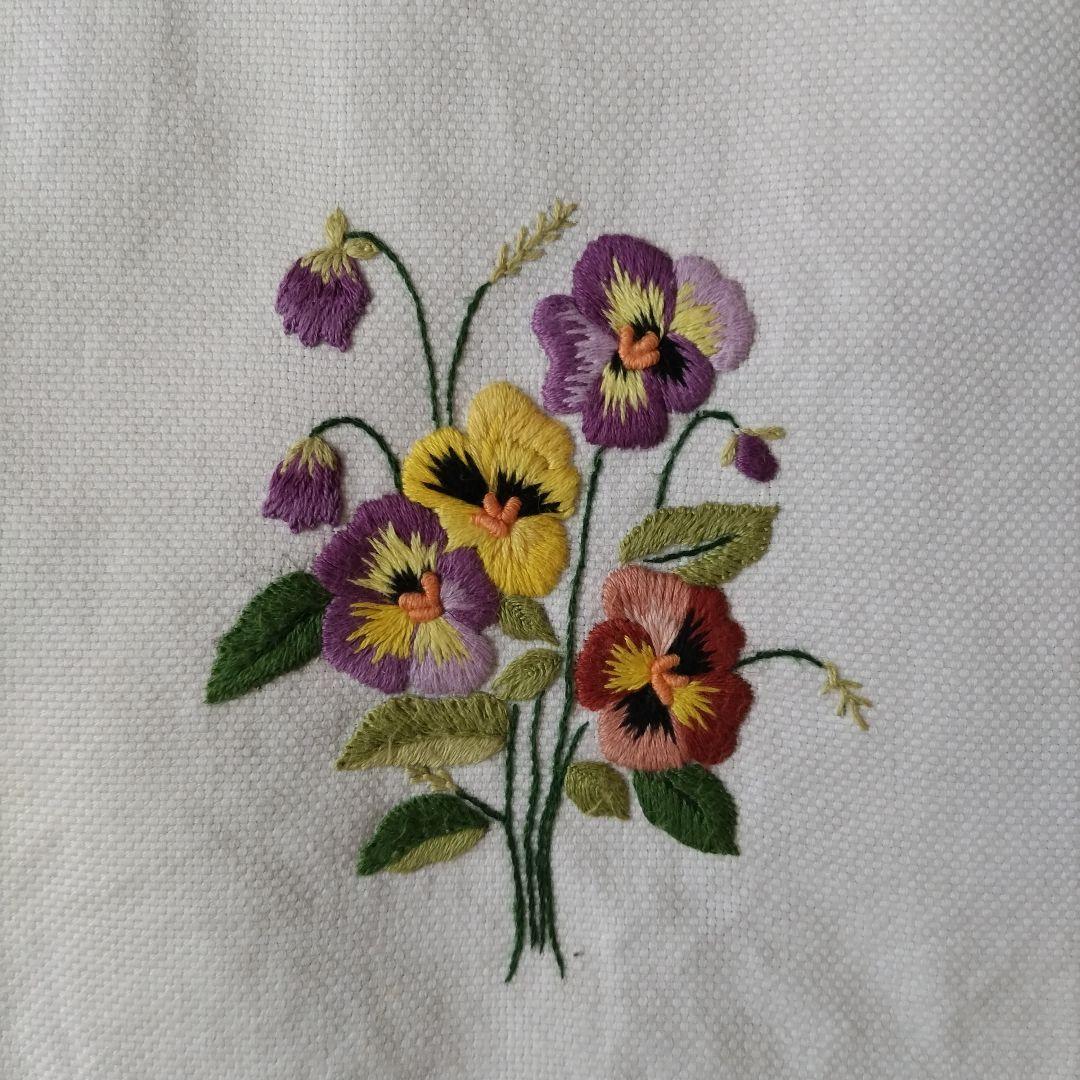 戸塚刺繍　テーブルセンター