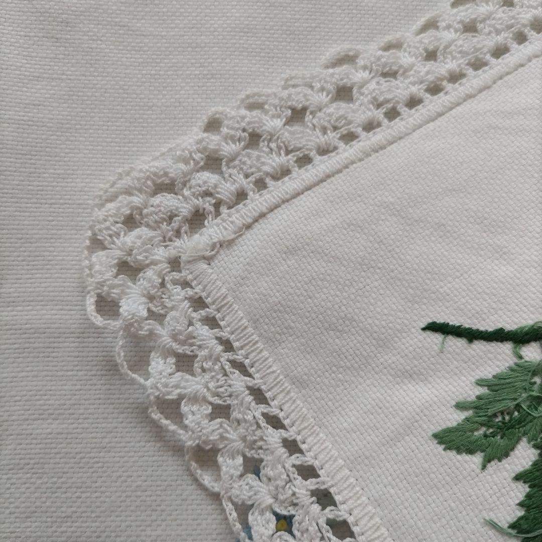 戸塚刺繍　テーブルセンター