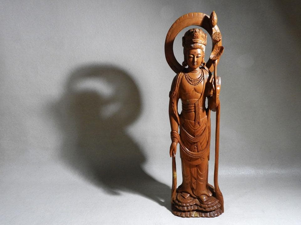 ●一刀彫 蓮花観音 仏像 立像60cm 仏教美術 東洋彫刻 オブジェ（単）