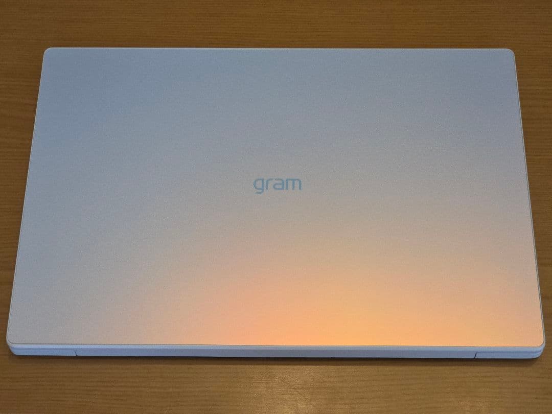 LG gram Style 16 (Windows11・Core i7・1TB)