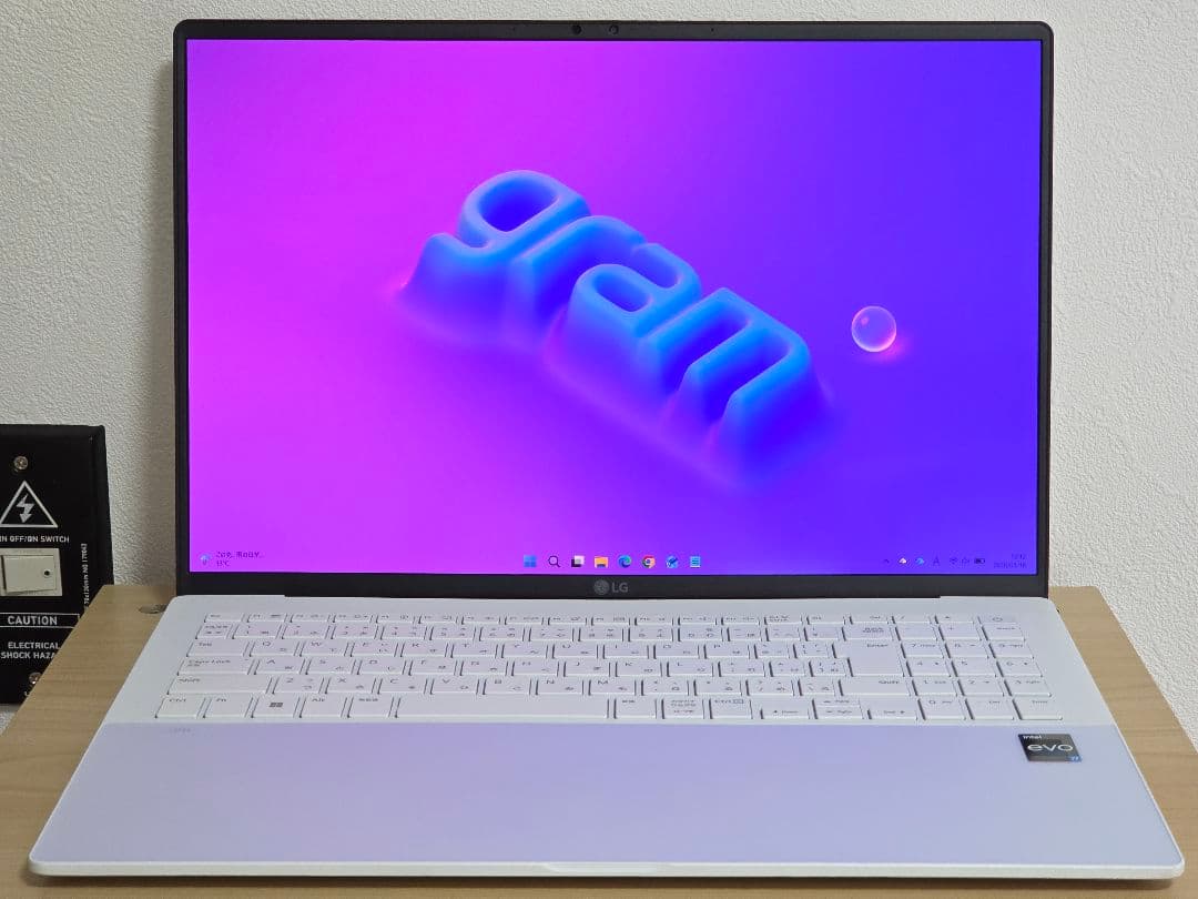 LG gram Style 16 (Windows11・Core i7・1TB)