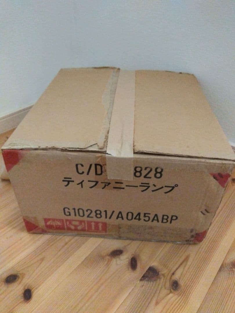 ★ティファニー調ランプ　ステンドグラス　テーブルランプ