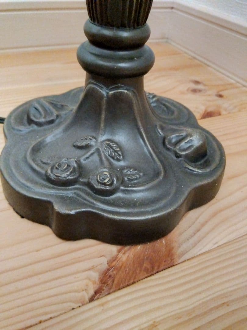 ★ティファニー調ランプ　ステンドグラス　テーブルランプ