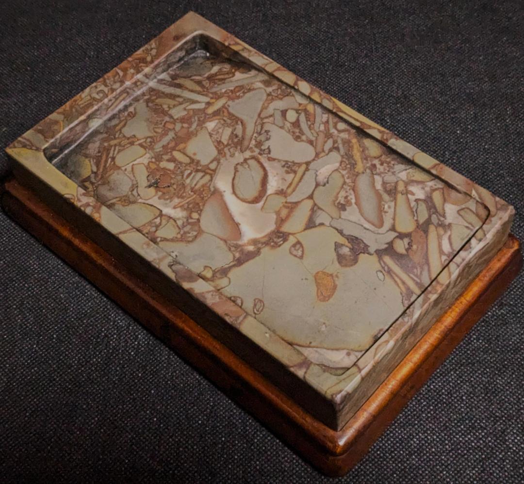 【豆斑玉石の古硯　清代】◆茶紫の豆斑美石◆珍品◆黄楊木の天地蓋◆七吋位◆魯硯