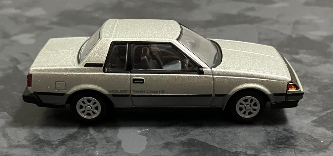 トミカリミテッドヴィンテージネオ　トヨタ　セリカ　1600GT-R シルバー
