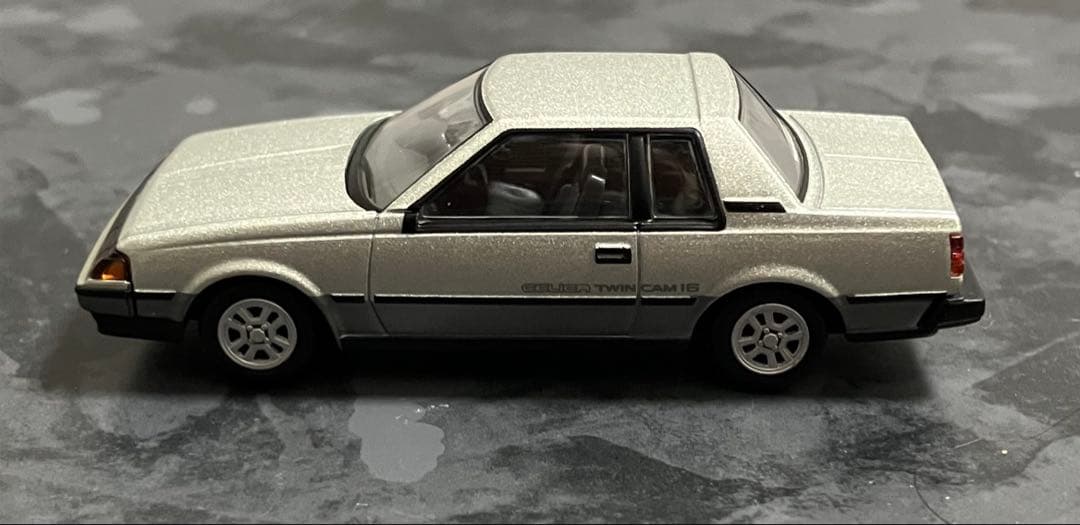 トミカリミテッドヴィンテージネオ　トヨタ　セリカ　1600GT-R シルバー