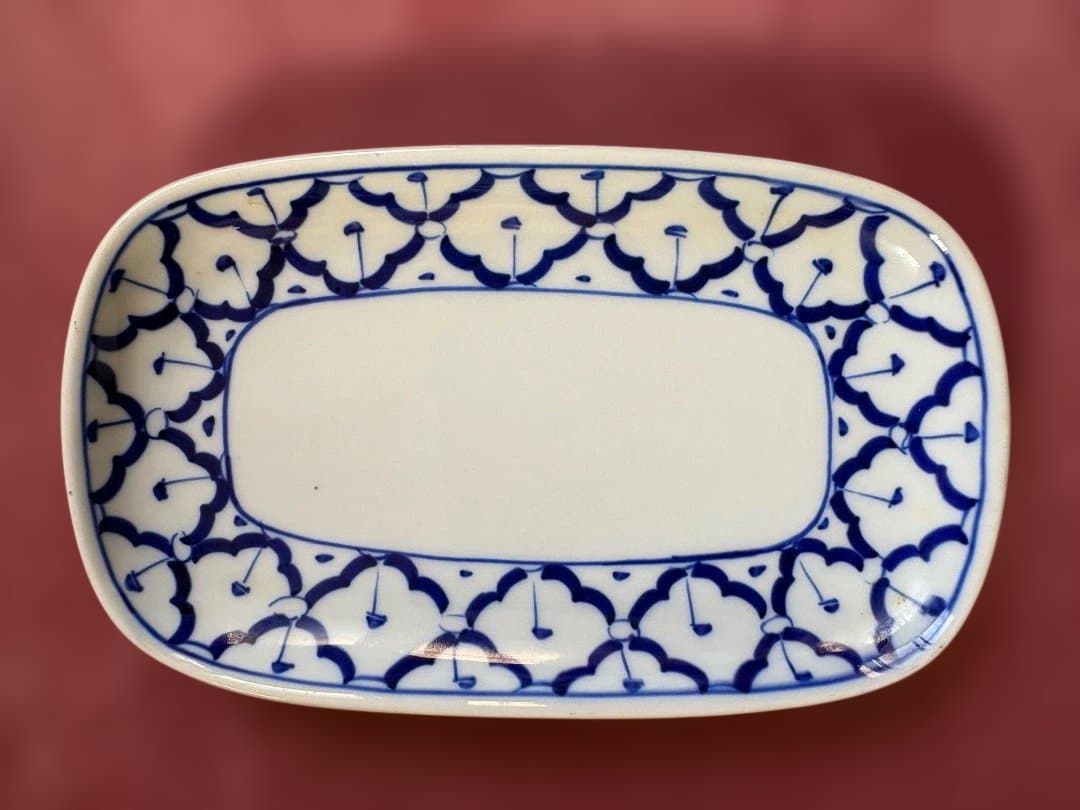 タイ食器　ブルー＆ホワイト長平皿　パイナップル柄