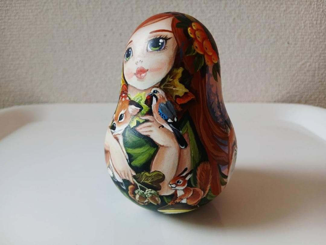 スベトラーナ　森の中の少女とフクロウ