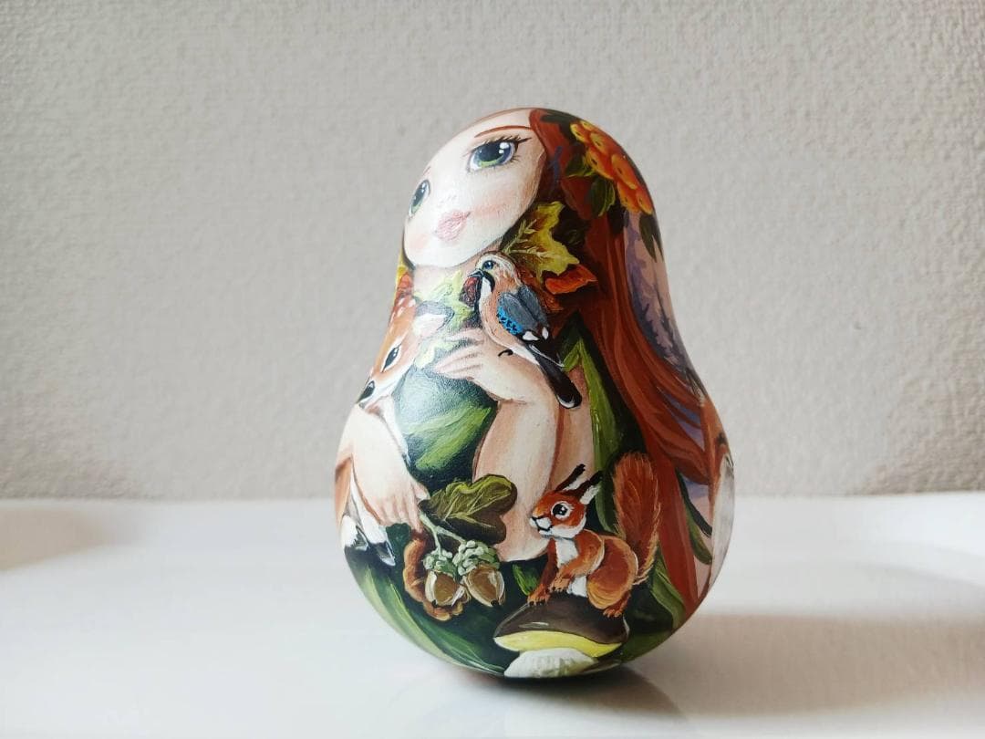 スベトラーナ　森の中の少女とフクロウ