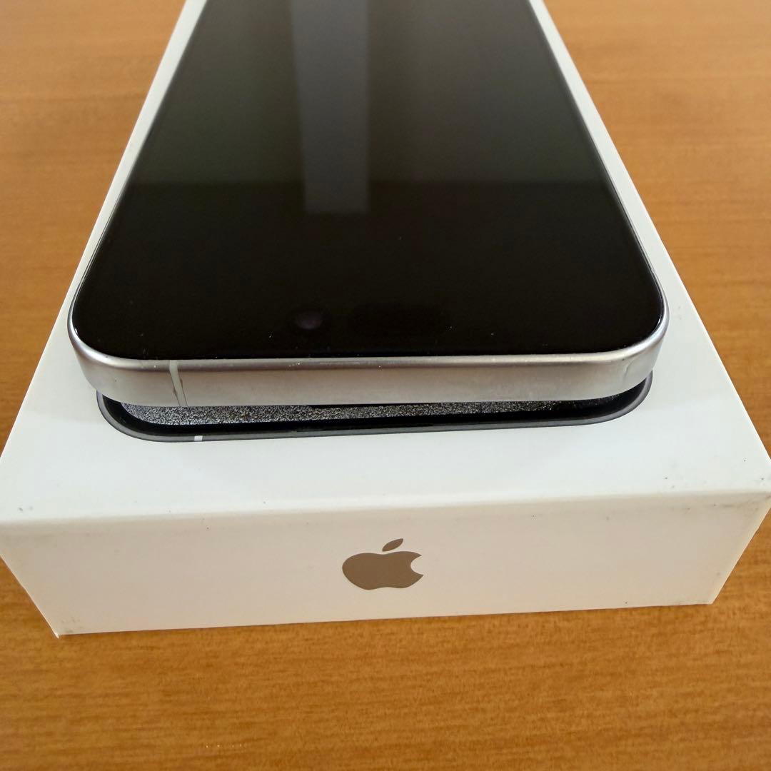 【美品】iPhone 15 Pro Max 512GB ホワイト docomo
