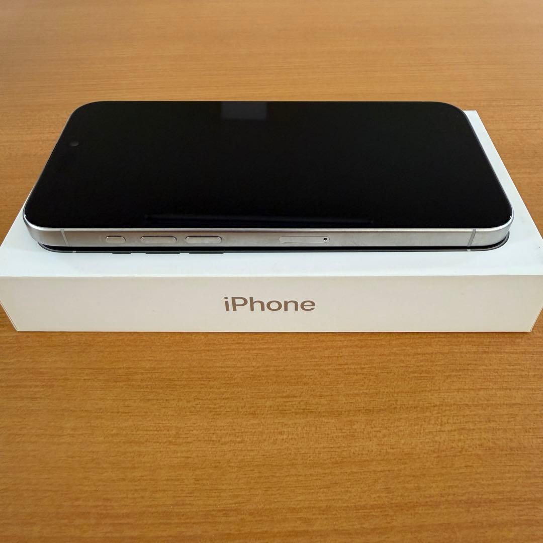 【美品】iPhone 15 Pro Max 512GB ホワイト docomo