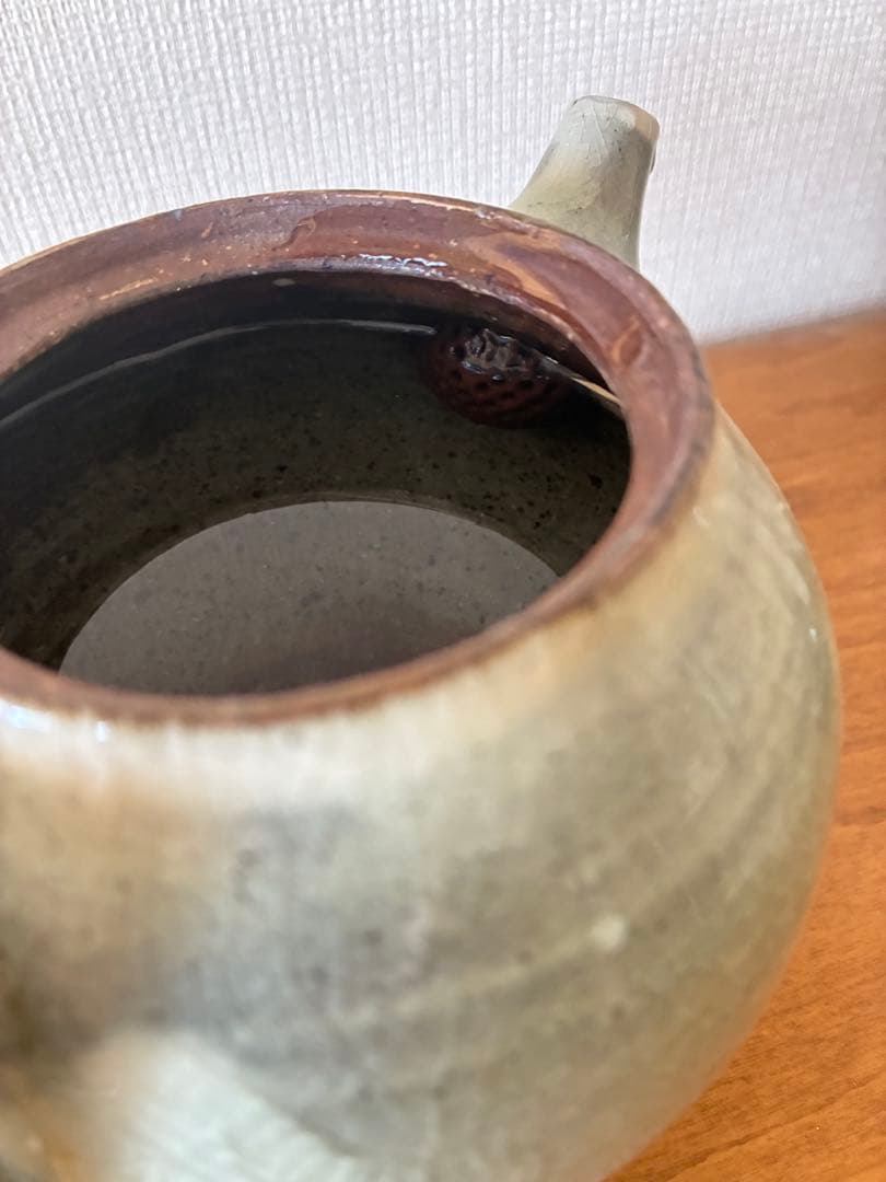 川口武亮さん　陶器ティーポット