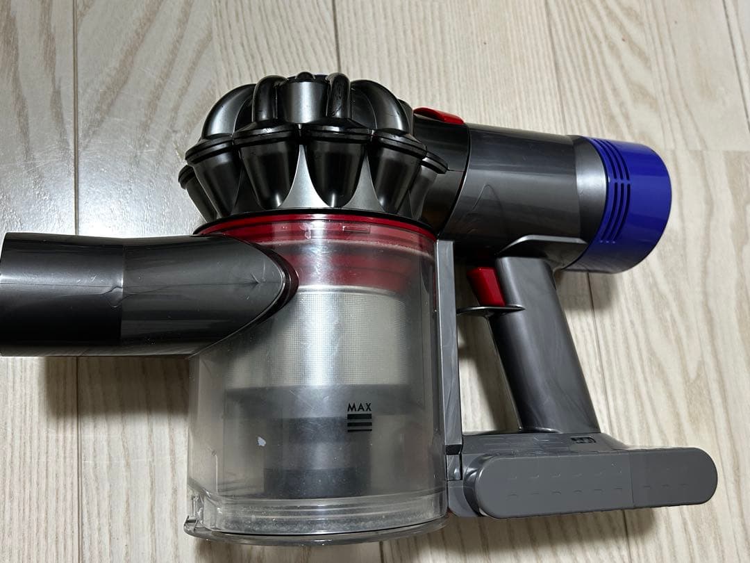 Dyson V8 fluffy+ 分解清掃済み、車内清掃・布団清掃ツール有