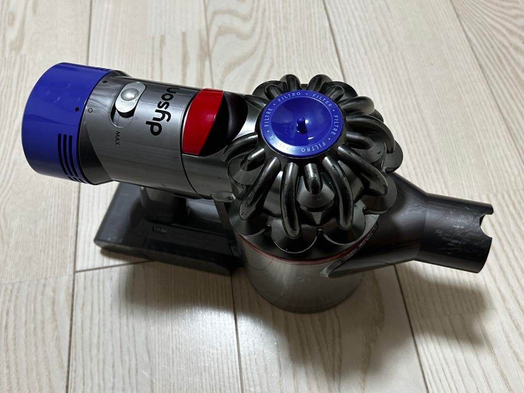 Dyson V8 fluffy+ 分解清掃済み、車内清掃・布団清掃ツール有