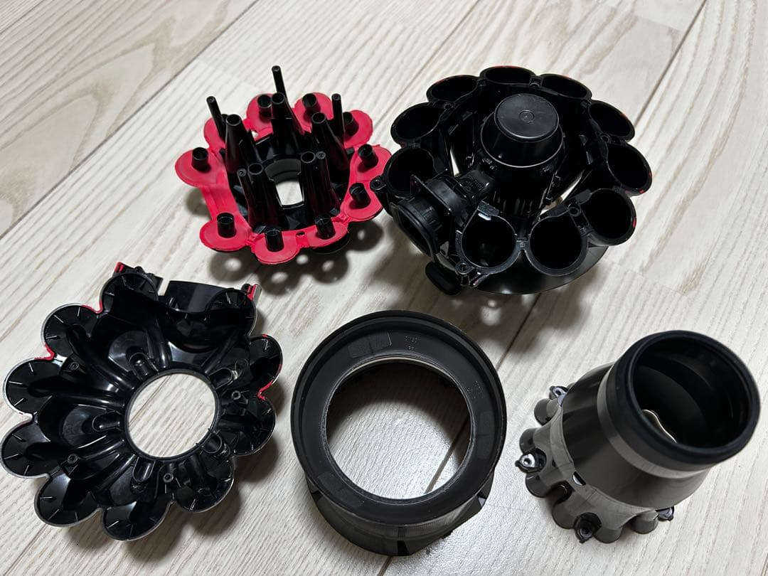 Dyson V8 fluffy+ 分解清掃済み、車内清掃・布団清掃ツール有