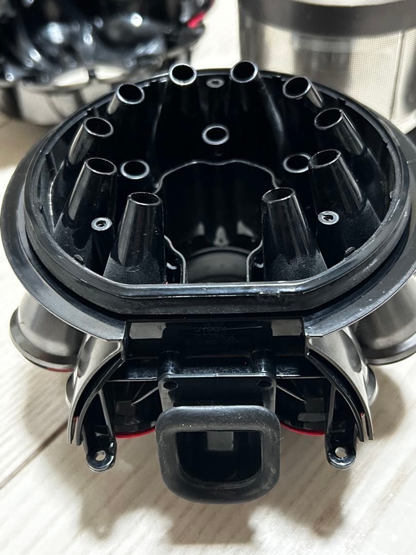 Dyson V8 fluffy+ 分解清掃済み、車内清掃・布団清掃ツール有