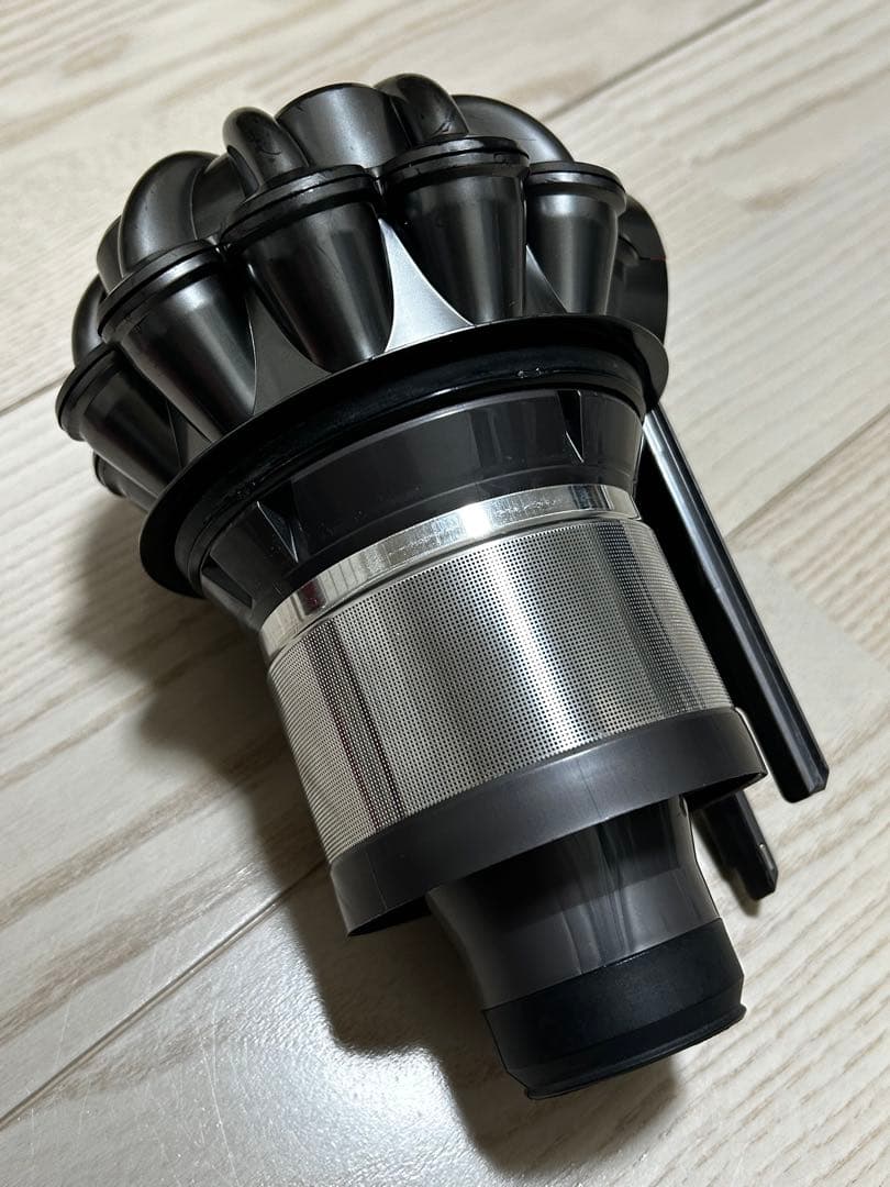 Dyson V8 fluffy+ 分解清掃済み、車内清掃・布団清掃ツール有