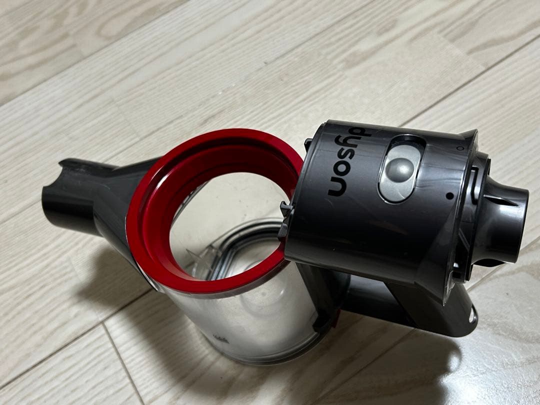 Dyson V8 fluffy+ 分解清掃済み、車内清掃・布団清掃ツール有