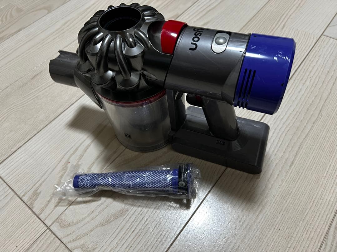 Dyson V8 fluffy+ 分解清掃済み、車内清掃・布団清掃ツール有